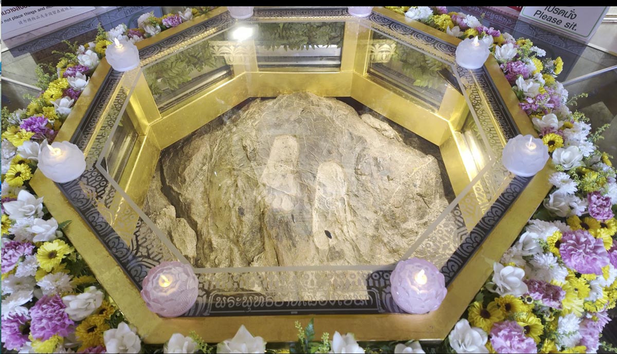 Circumambulating the Buddha’s Footprints