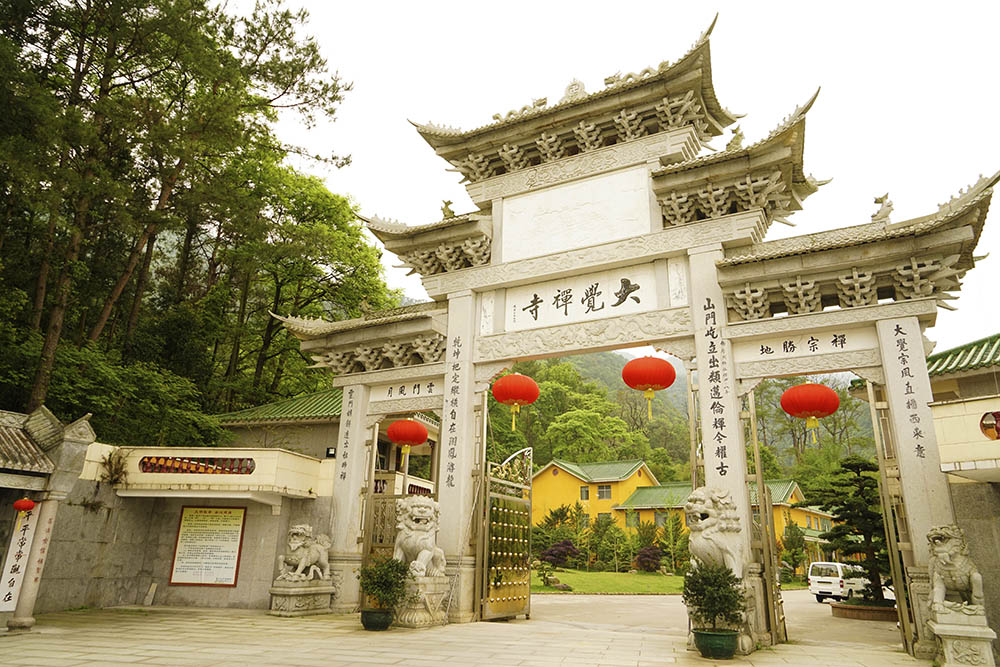 A Visit to Yunmen Temple in 2014